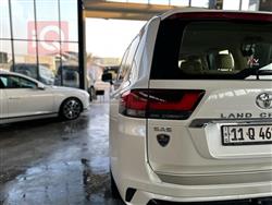 تۆیۆتا لاند کروزەر